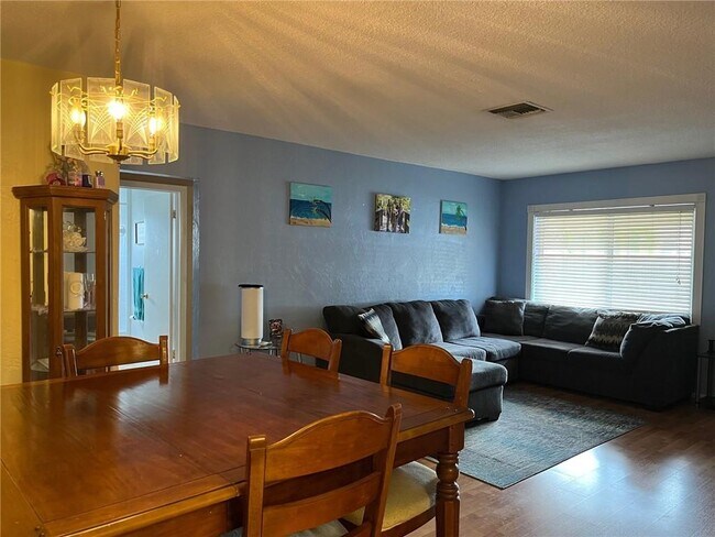 Foto del edificio - 7304 Westwood Dr