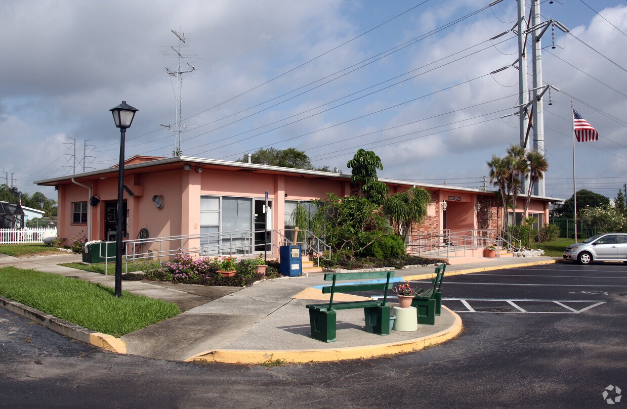 Foto del edificio - Tarpon Springs Manor Apartments