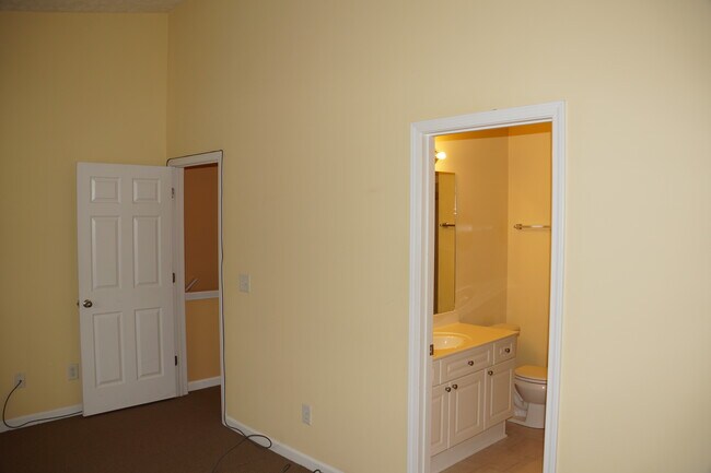 Building Photo - 614 Spence Enclave Way