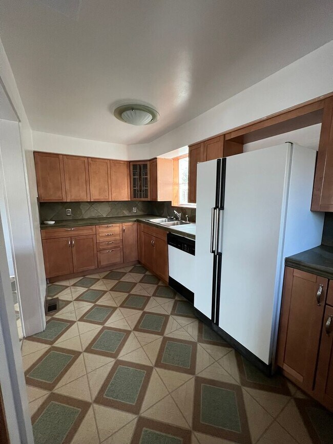 Building Photo - 3 Bedroom, 2 Bathroom Home - Near Downtown