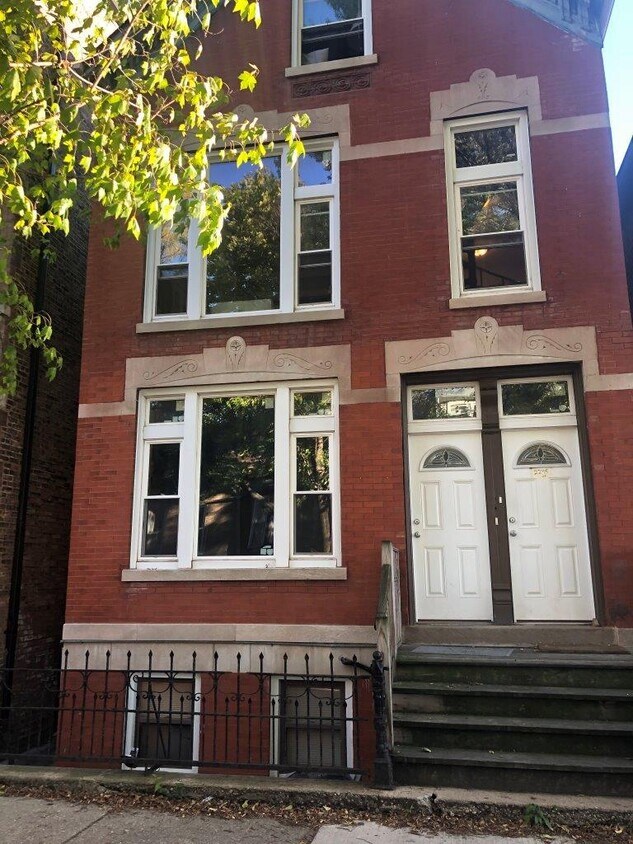 Foto principal - 2245 W Shakespeare Ave