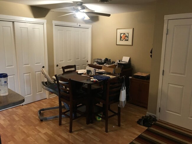 Building Photo - Spacious 2 bed 1 bathroom Condominium