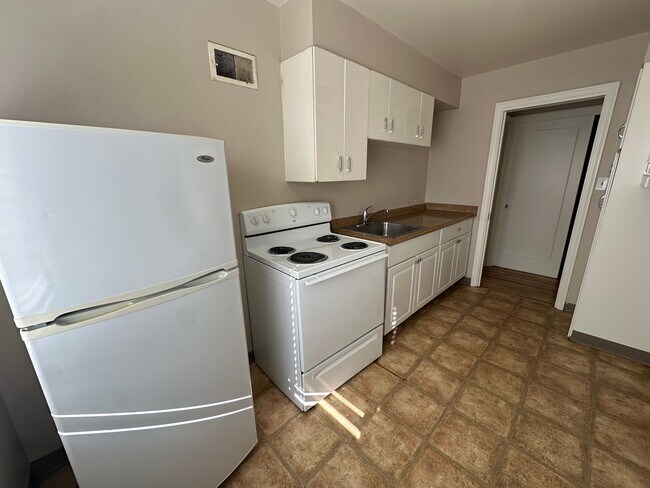 Foto del edificio - MOVE IN SPECIAL!! DEPOSIT MOVES YOU IN!!!