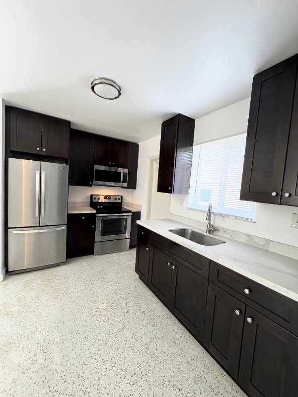 Primary Photo - 624 W 17th St