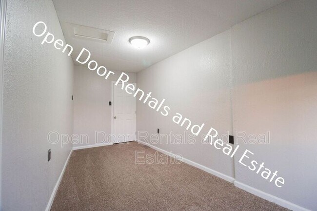 Building Photo - 2402 IN-427