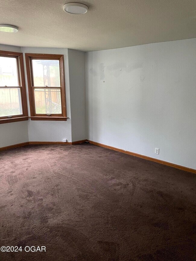 Foto del edificio - 120 N Moffet Ave