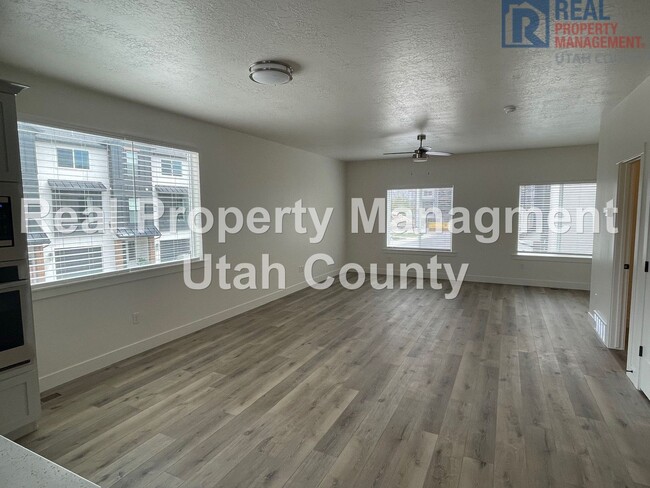 Building Photo - 4 bedroom Townhouse in American Fork