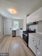 Building Photo - 316 Woodbine Ave