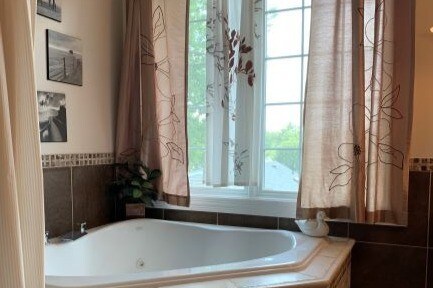 Jacuzzi - 1834 Gilson St