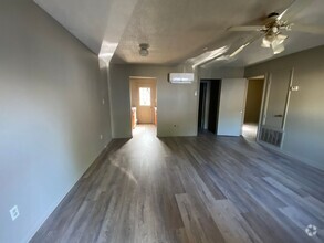 Building Photo - 908 Warner Ave