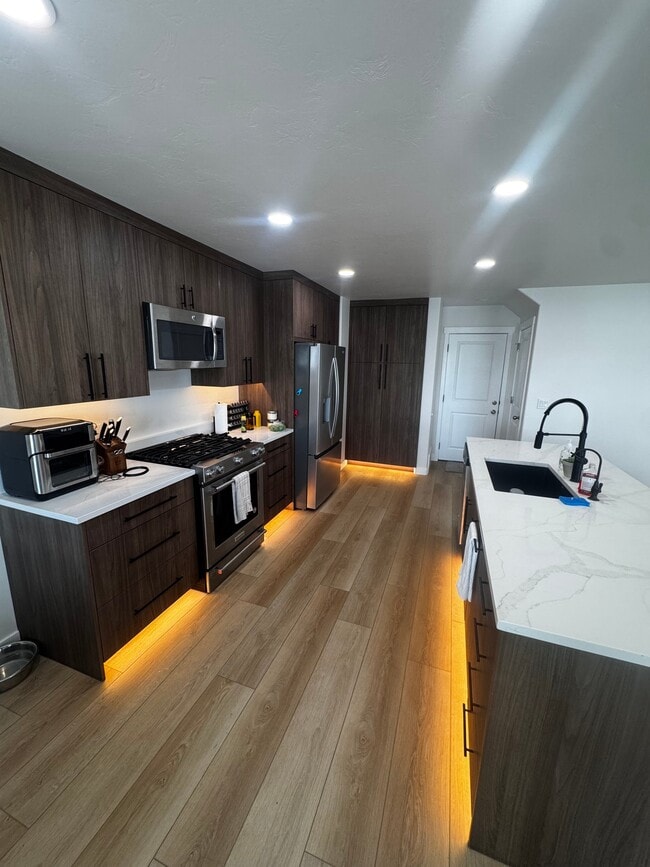 Photo - 15098 Bright Stars Dr (Bluffdale, UT) House