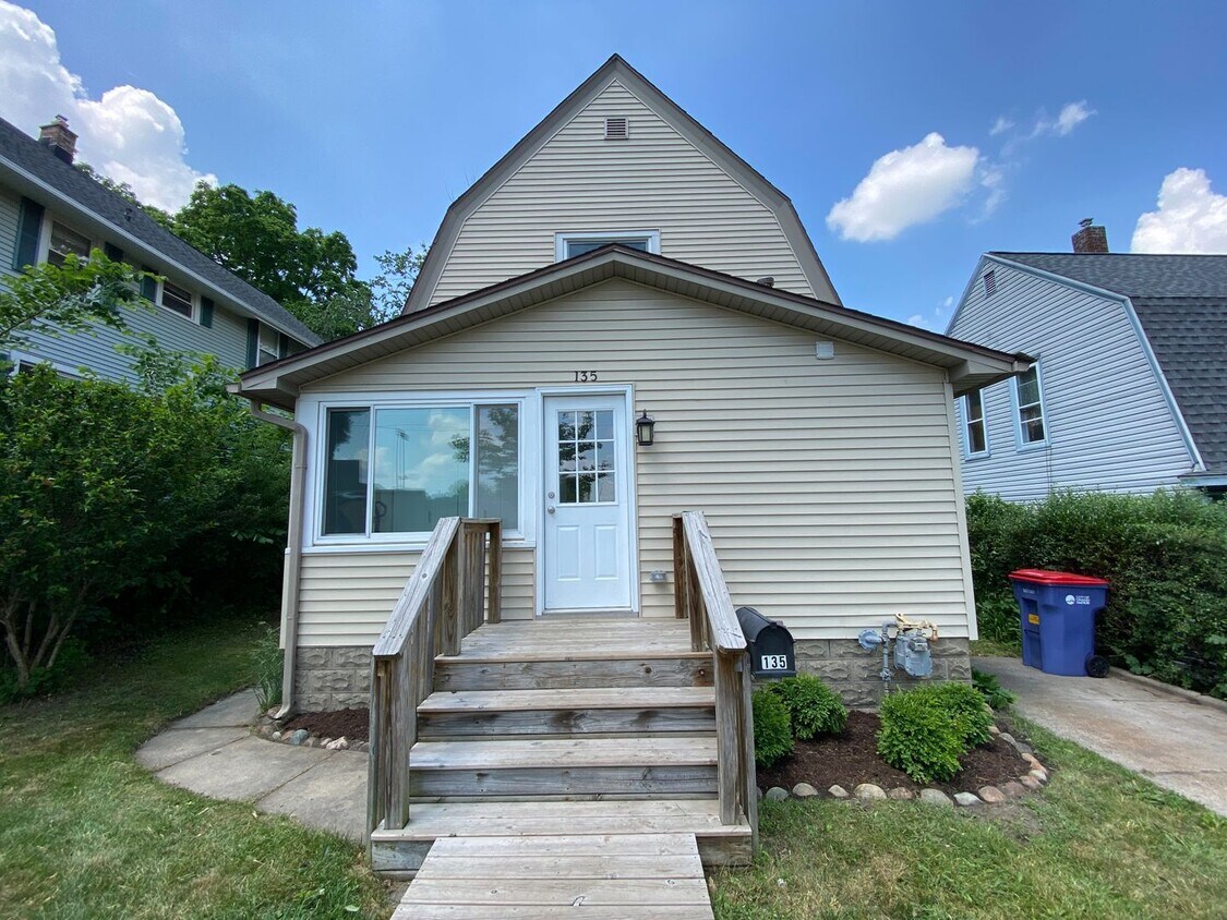 Foto principal - 135 Houseman Ave NE