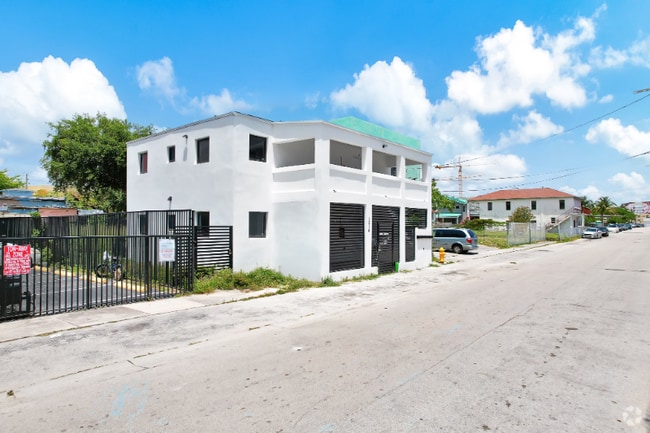 Building Photo - 1829 NW 3rd Ave