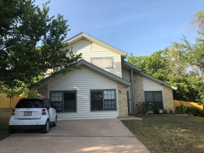 Building Photo - 8100 Red Willow Dr