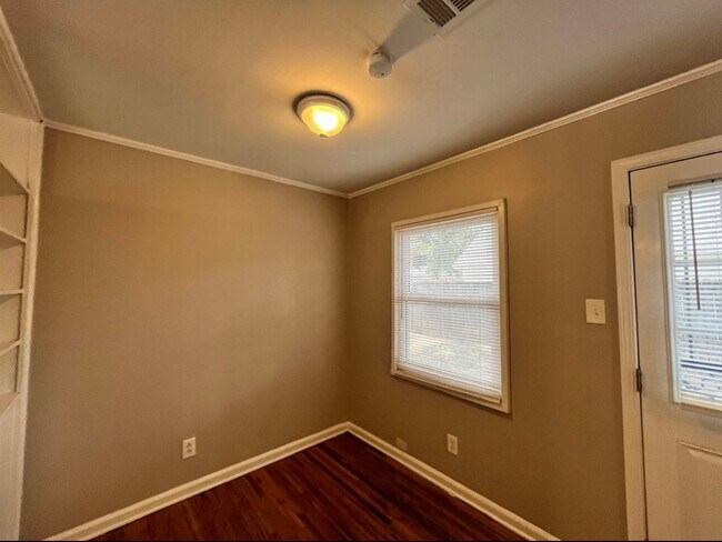 Foto del edificio - 1463 Merrycrest Dr