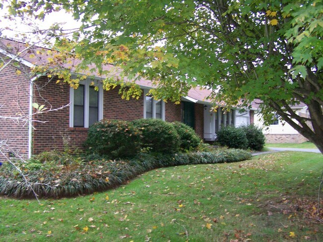 Foto del edificio - 7225 Deville Way