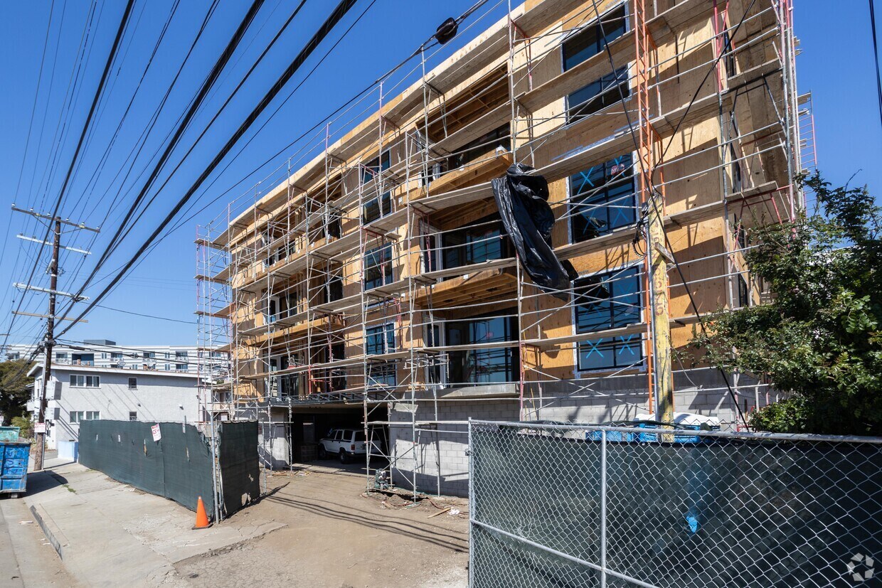 Building Photo - 4320-4326 Inglewood Blvd