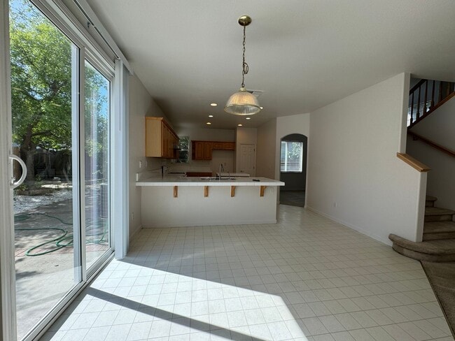 Building Photo - Comfortable home has 5Bdm 3Ba Home With 3 ...