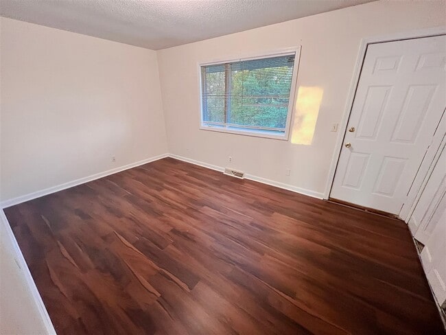 Building Photo - 1036-1033 Ellen Dr