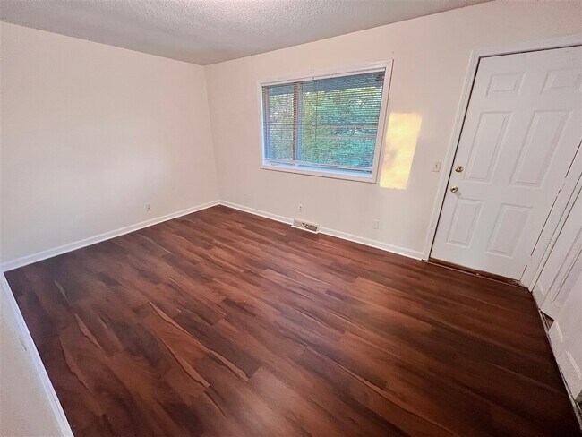 Foto del edificio - 1036-1033 Ellen Dr