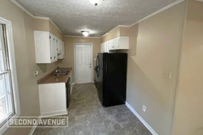 Foto del edificio - 4407 Golden Rd