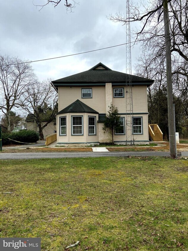 Primary Photo - 551 Irving Ave