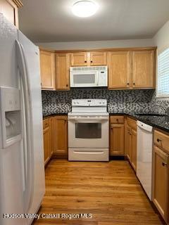 Foto del edificio - 93 Sandalwood Ln