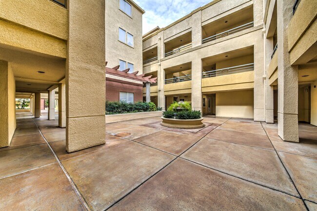 Foto del edificio - 270 E Flamingo Rd