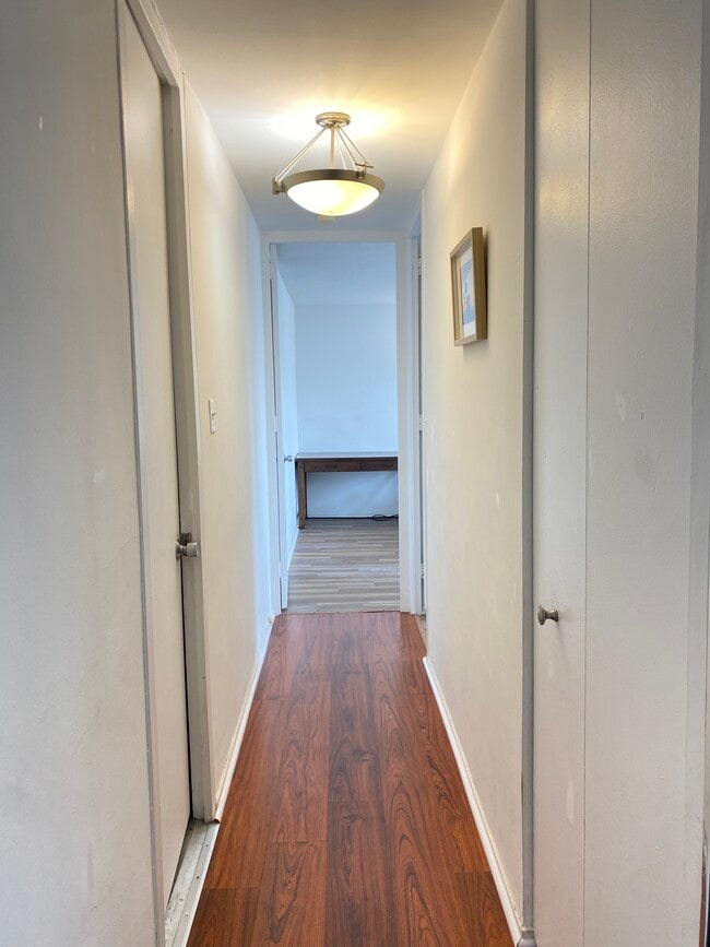 Building Photo - 1401 E 55th St