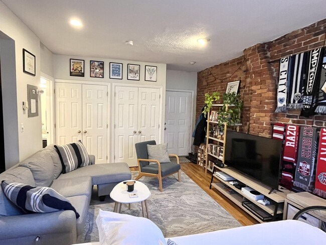 Building Photo - 529 Columbus Ave