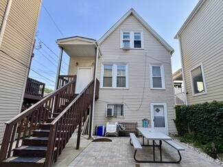 Building Photo - 1721 W Nelson St