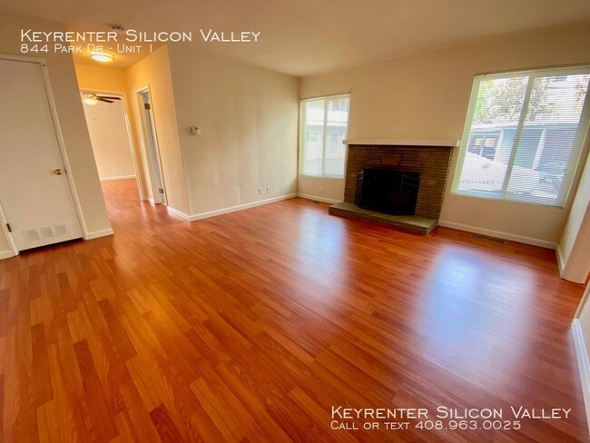 Building Photo - 844 Park Dr