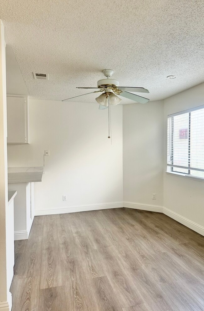 Building Photo - 5030 Valley Crest Dr