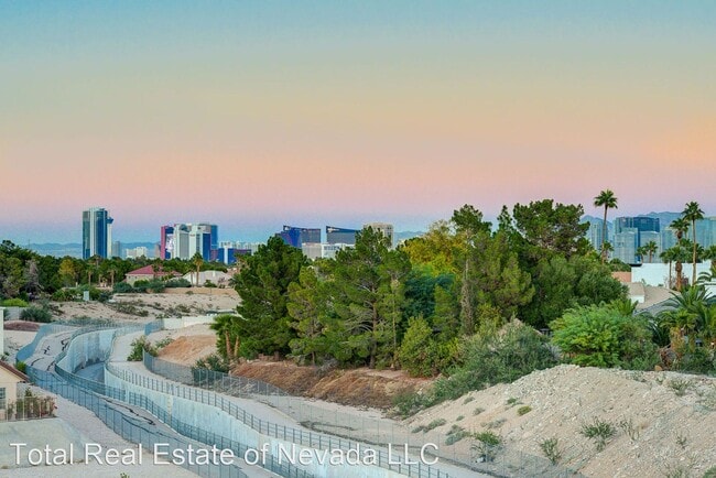 Building Photo - 4 br, 2.5 bath House - 6474 Estrella Hills...