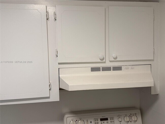 Foto del edificio - 8100 Sunrise Lakes Blvd