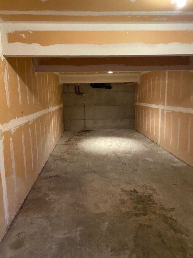 Foto del edificio - 1001 Crestview Ln