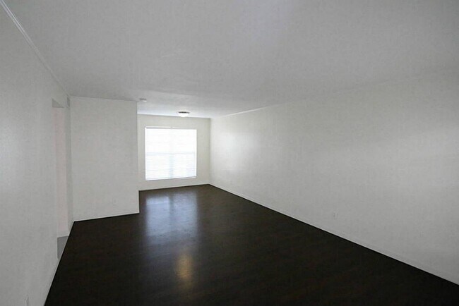 Building Photo - 5550 N Braeswood Blvd