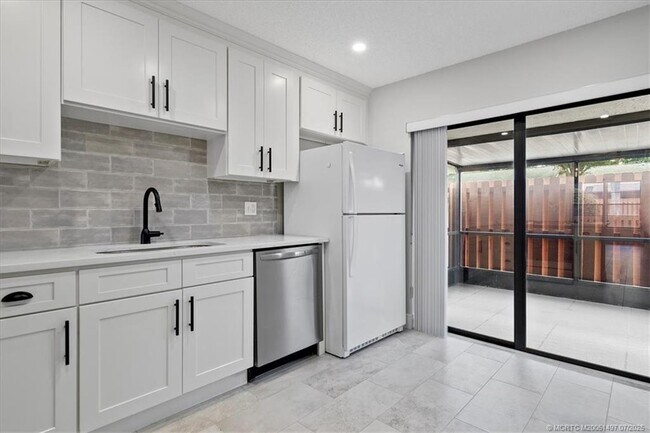Foto del edificio - 8085 SE Villa Cir