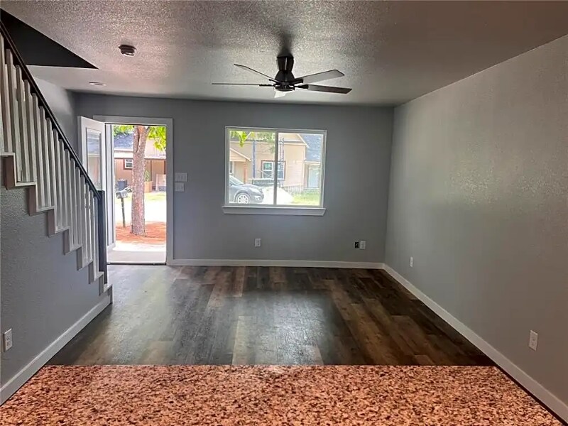 Foto principal - 105 W North St