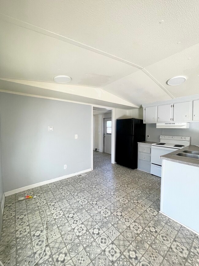 Building Photo - 650 Rices Creek Rd