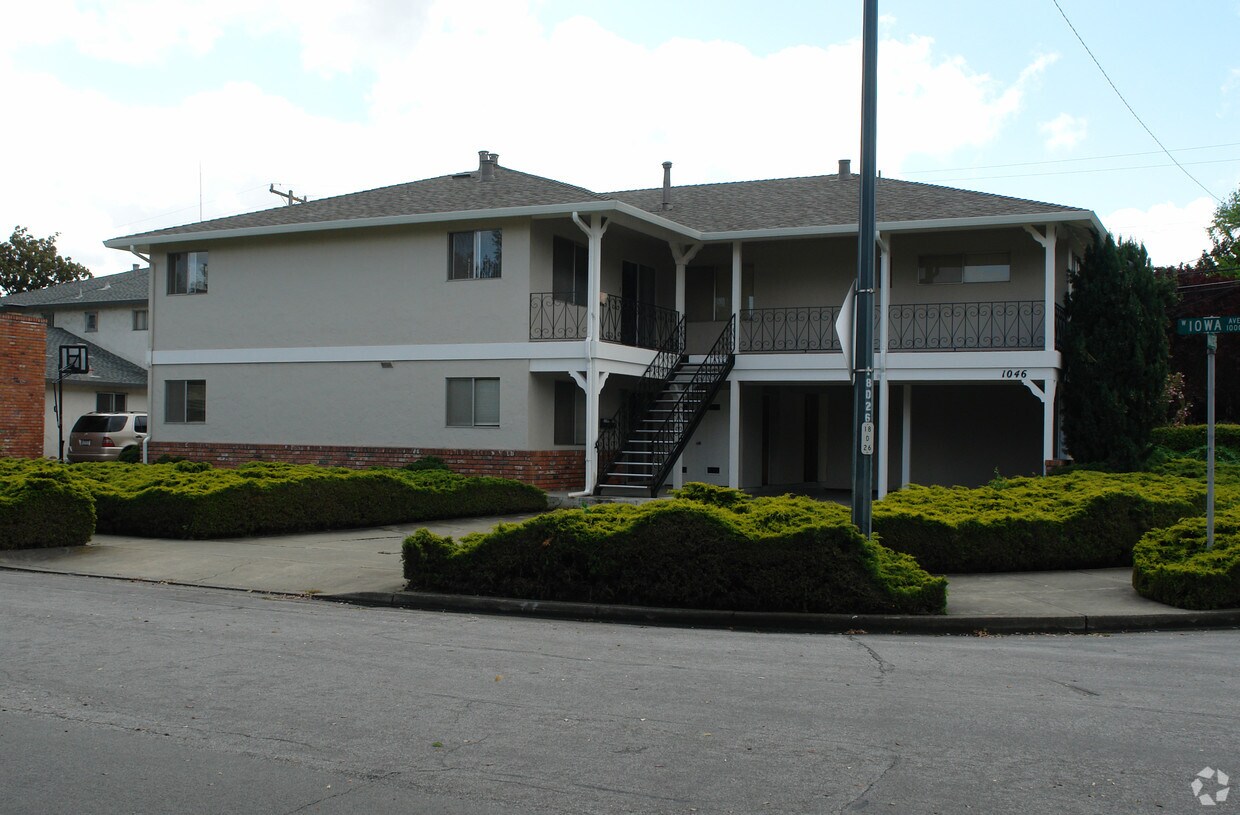 Foto del edificio - 1046 W Iowa Ave