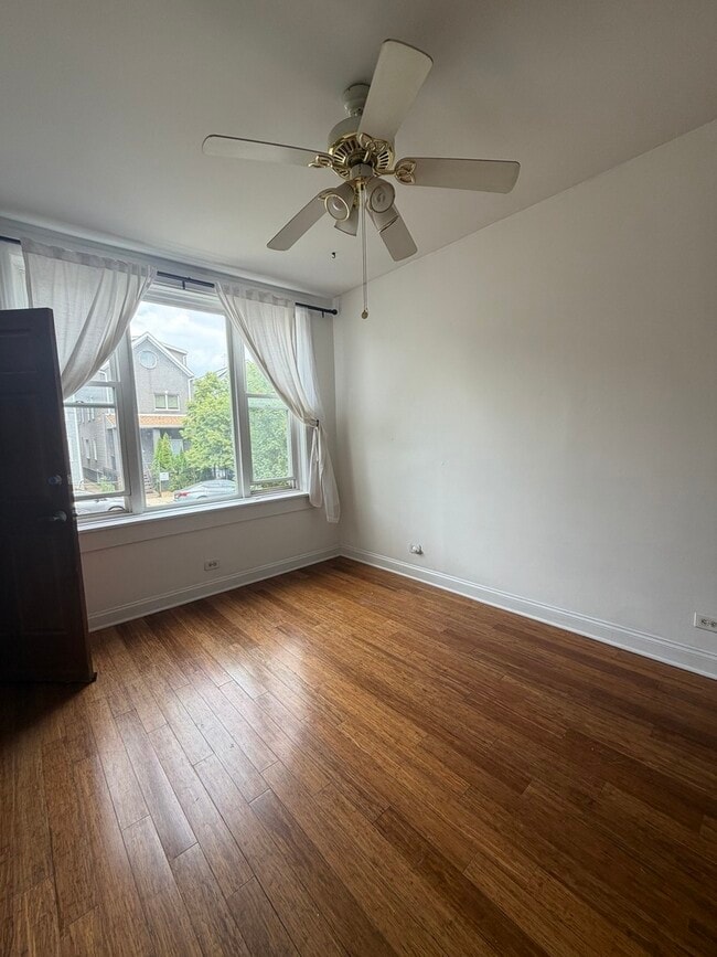 Building Photo - 2863 W McLean Ave