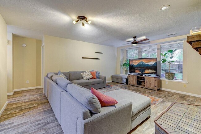 Foto del edificio - 3335 Oak Branch Ln