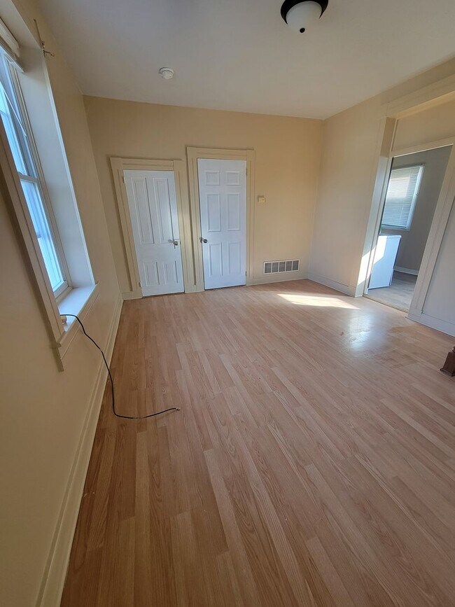 Foto del edificio - 3 N High St