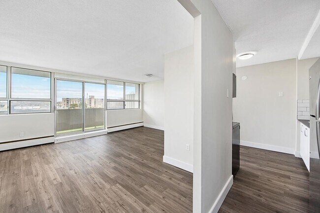 Building Photo - 111-131 Notch Hill Road