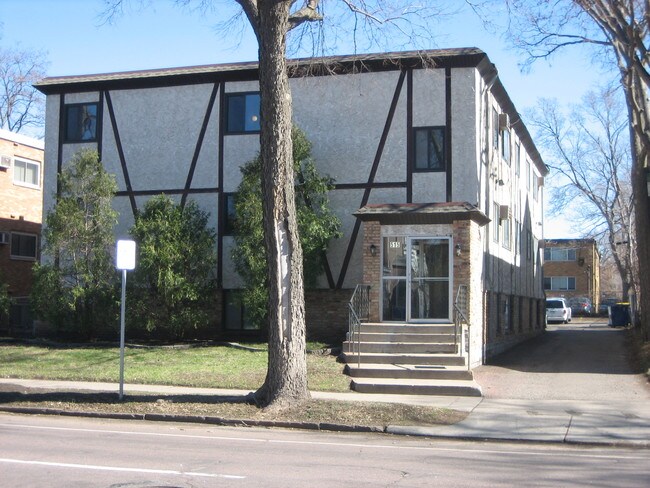 Building Photo - 515 4th St SE