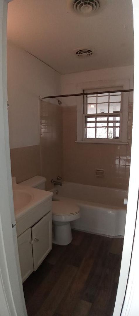 Foto del edificio - 2 Bedroom 1 Bath Available to Rent for $79...