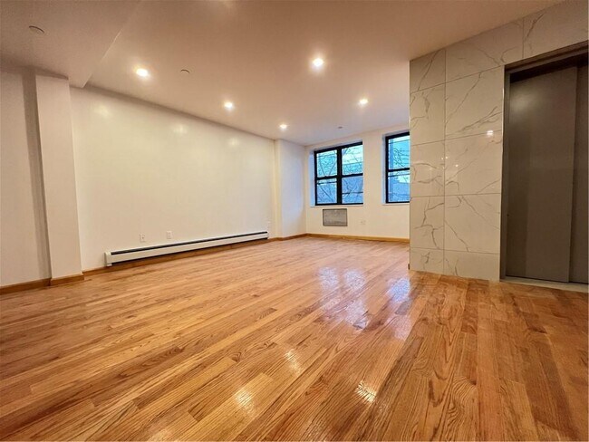 Building Photo - 859 57th St