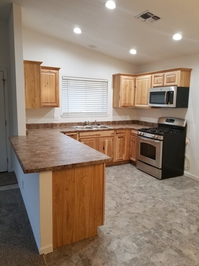 Foto del edificio - 3 Bedroom 2 Bath Home In East Redding