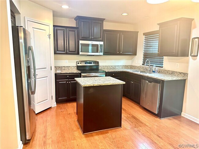 Building Photo - 6231 Regal Crest Dr